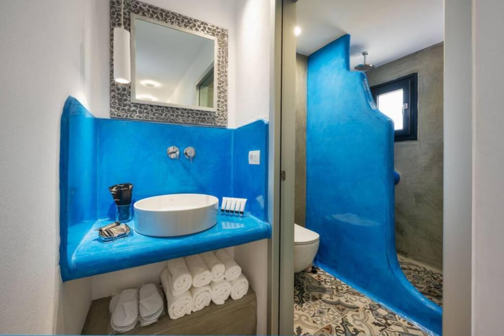 Christianna & George Luxury Hot Tub Apartment Фира Екстериор снимка
