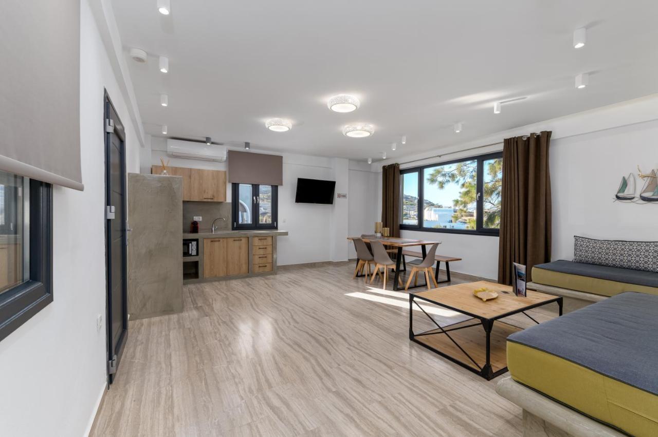 Christianna & George Luxury Hot Tub Apartment Фира Екстериор снимка