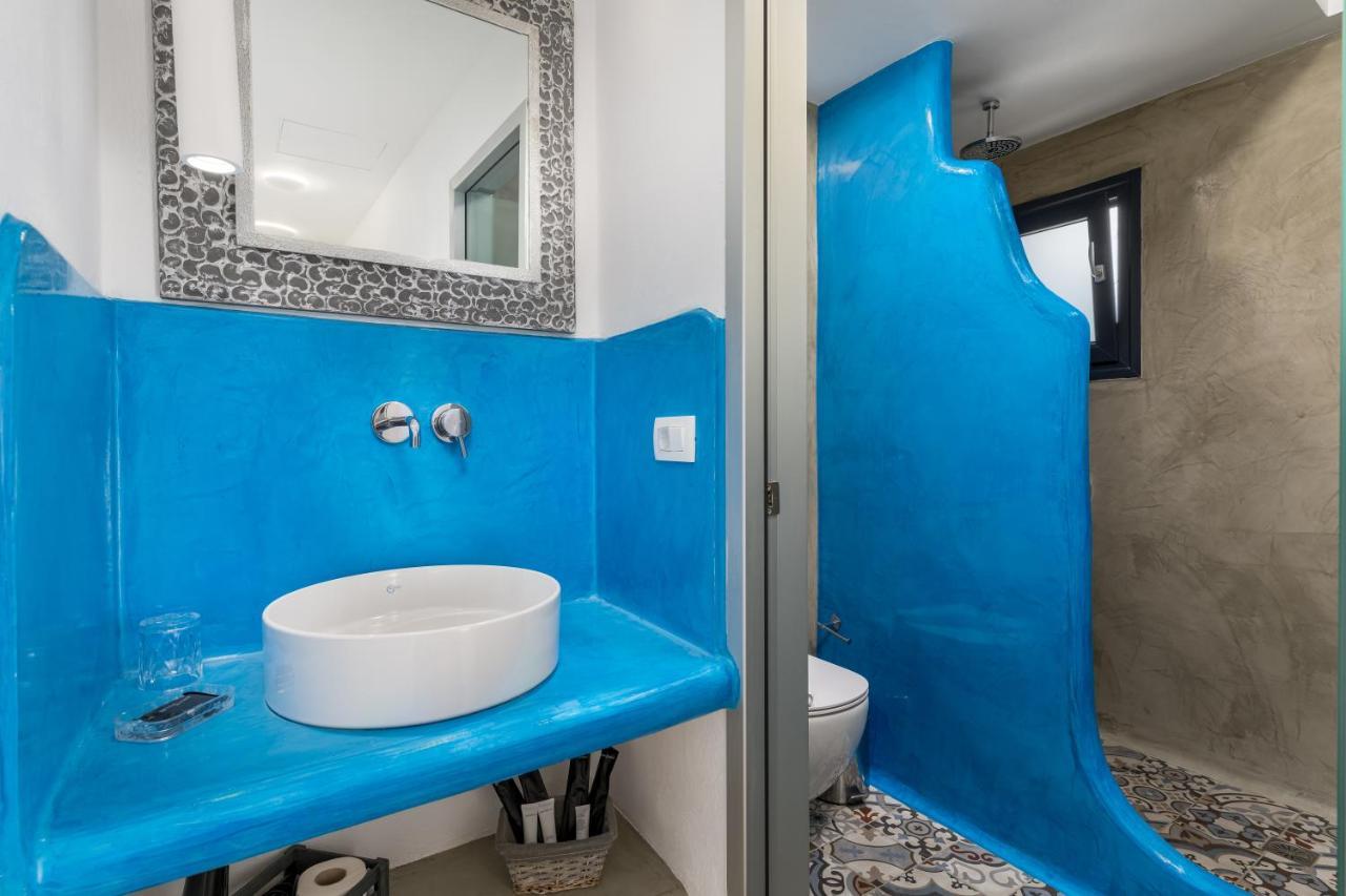 Christianna & George Luxury Hot Tub Apartment Фира Екстериор снимка