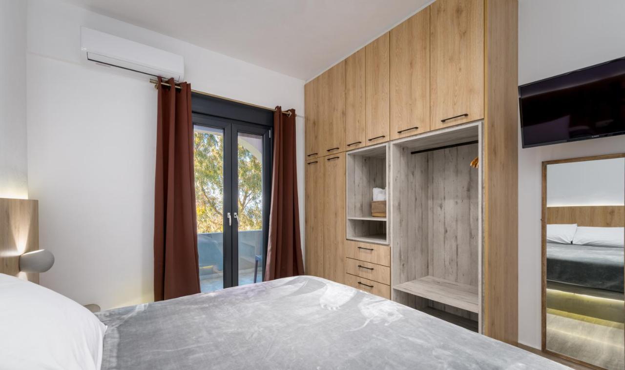 Christianna & George Luxury Hot Tub Apartment Фира Екстериор снимка