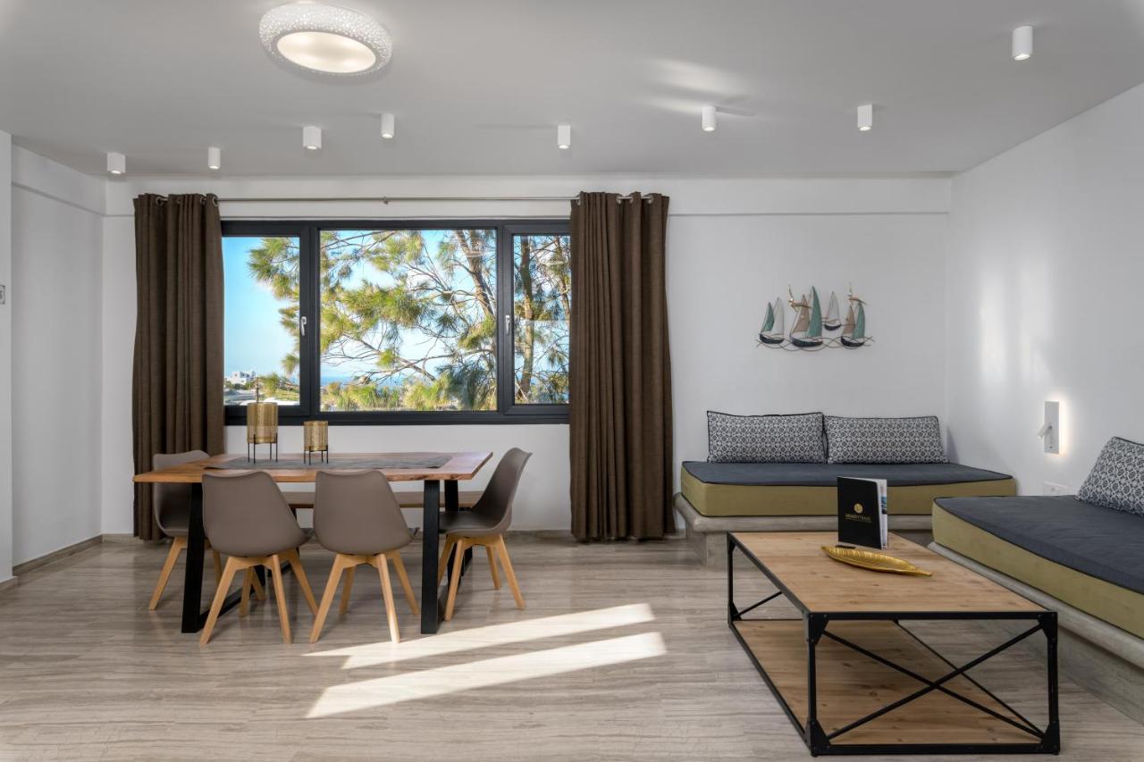 Christianna & George Luxury Hot Tub Apartment Фира Екстериор снимка