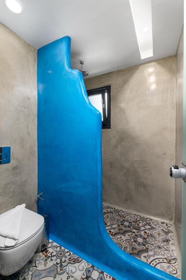 Christianna & George Luxury Hot Tub Apartment Фира Екстериор снимка